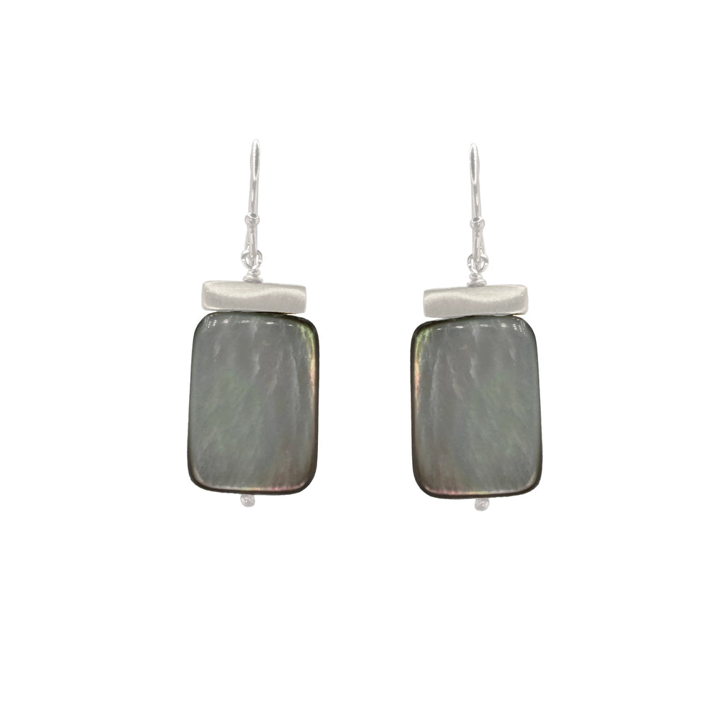 grey mother of pearls w. bar earrings in silver