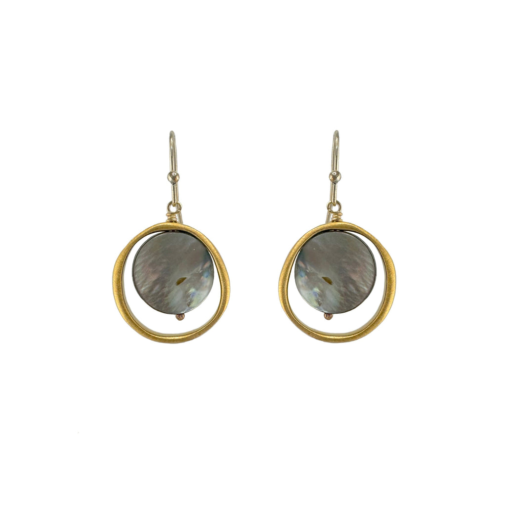 grey mother of pearl in circles earrings in vermeil