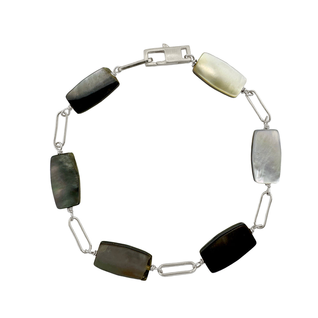 grey mother of pearl rectangles w. links bracelet in silver