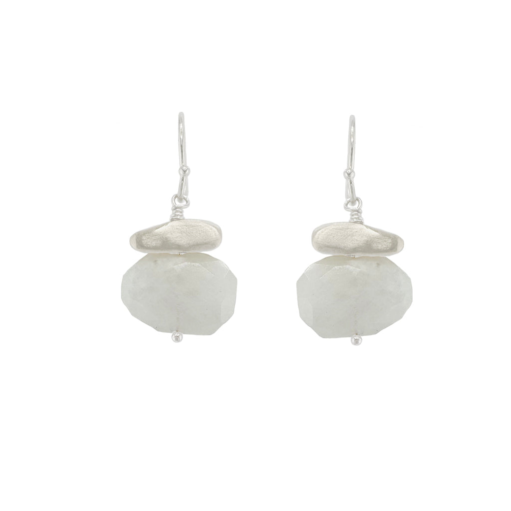 nugget w. moonstone earrings in silver