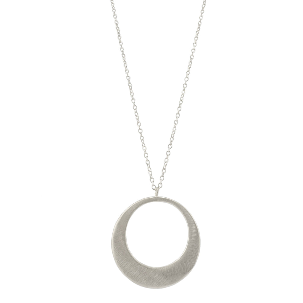 x-large circle on 32" chain necklace in silver