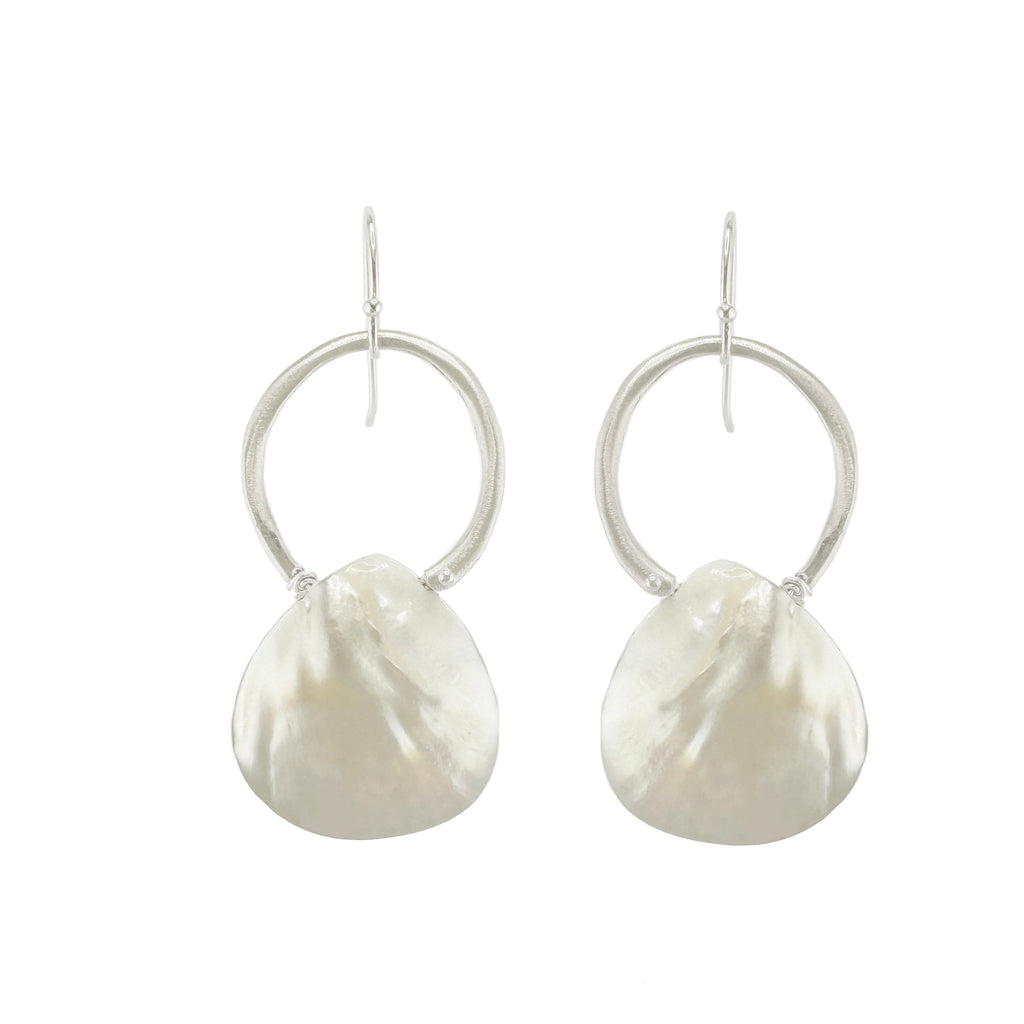 circle w. white mother of pearl drops earrings in silver