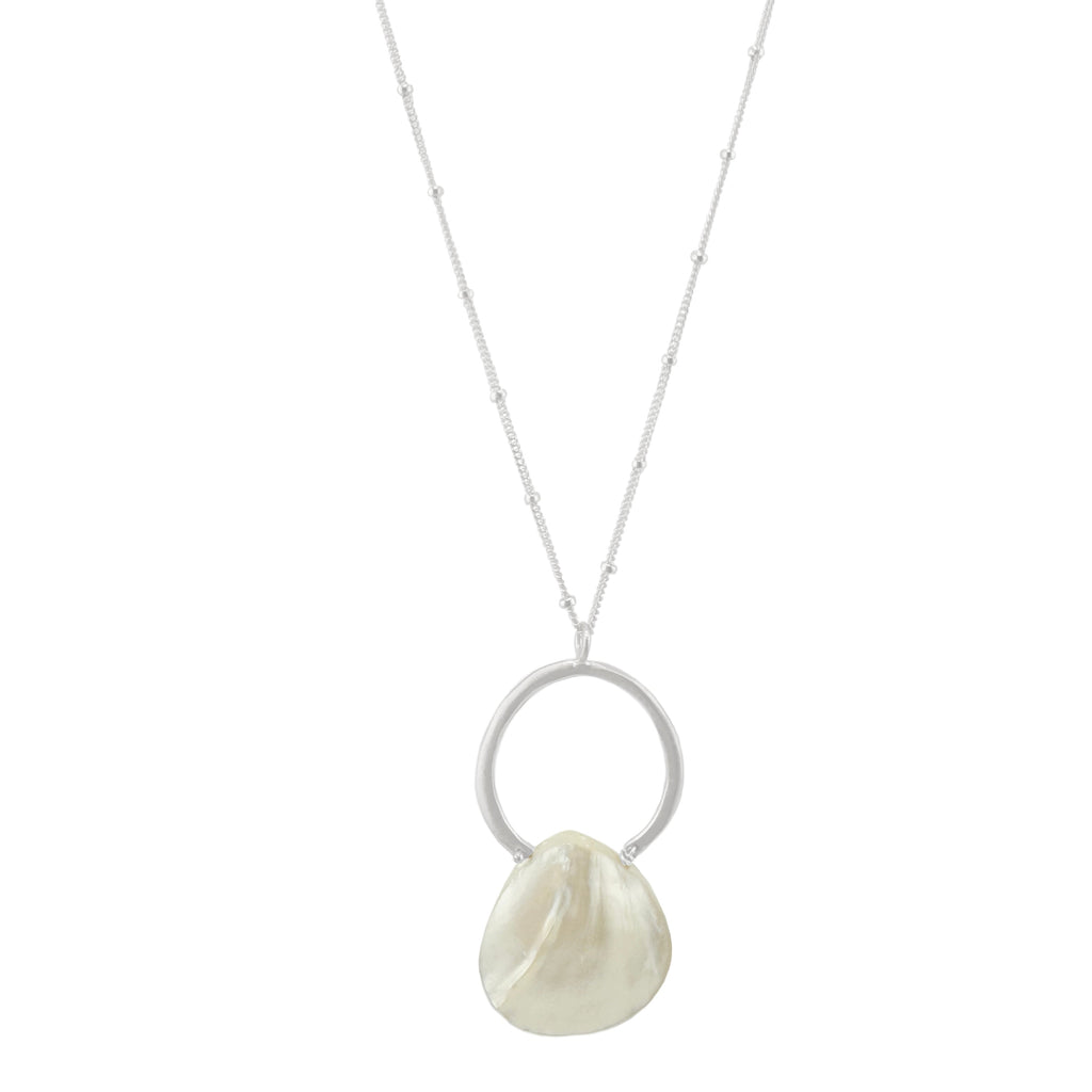 circle w. white mother of pearl drop necklace in silver