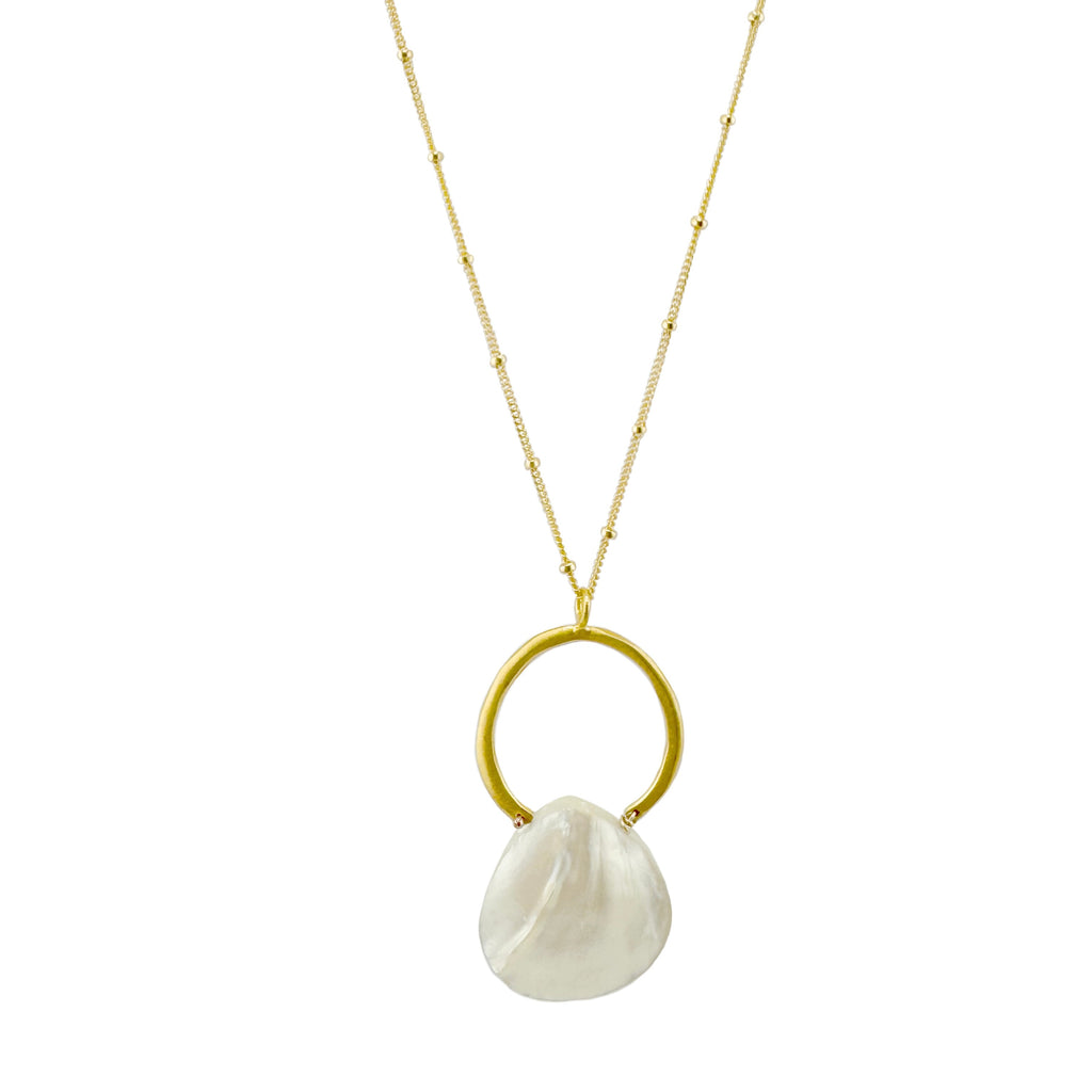 circle w. white mother of pearl drop necklace in vermeil