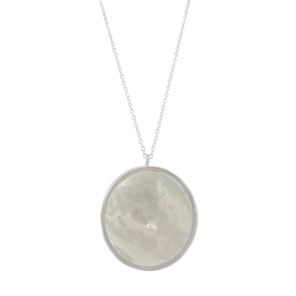 large circle w. mother of pearl necklace in silver