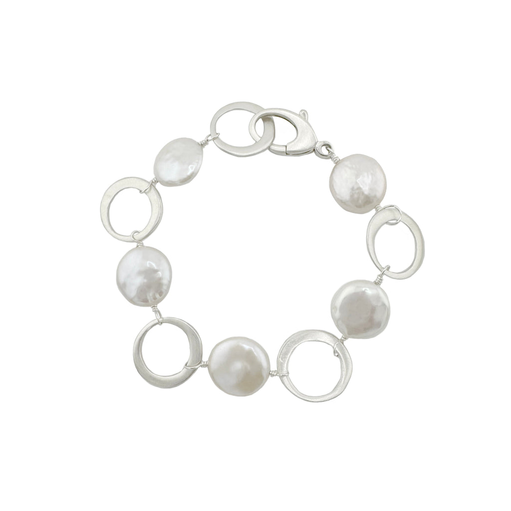 open circle w. pearls bracelet in silver