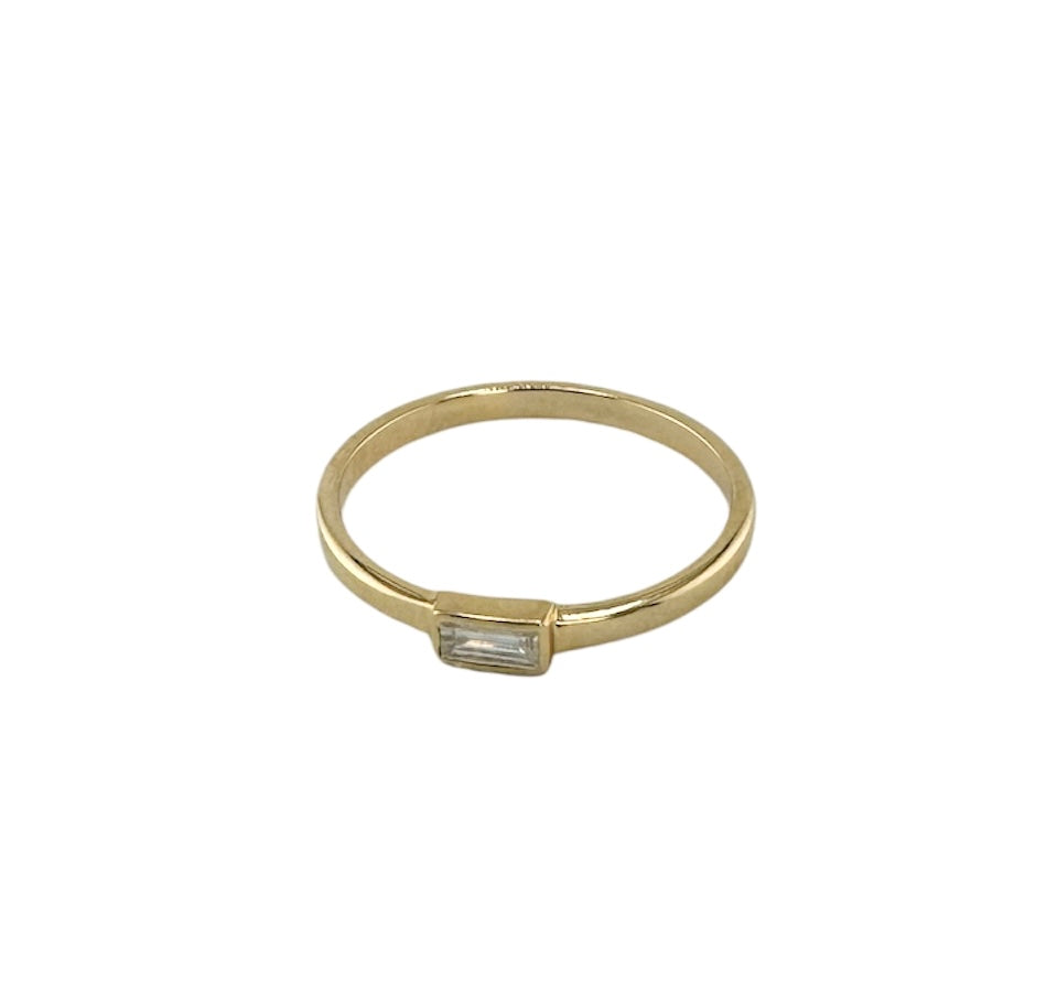 Polished 2mm band w. 4mm baguette diamond 14k gold ring