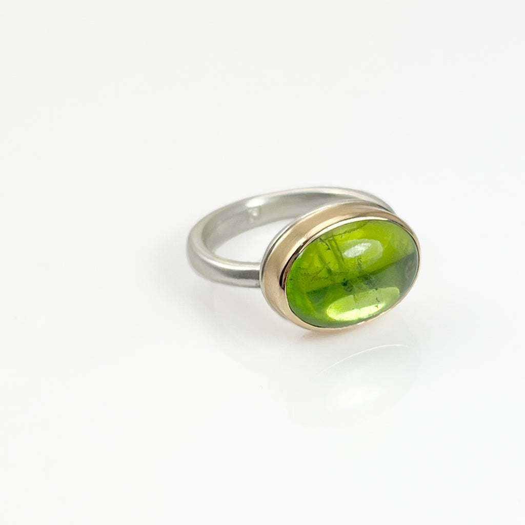 Smooth Oval Peridot Ring side facing