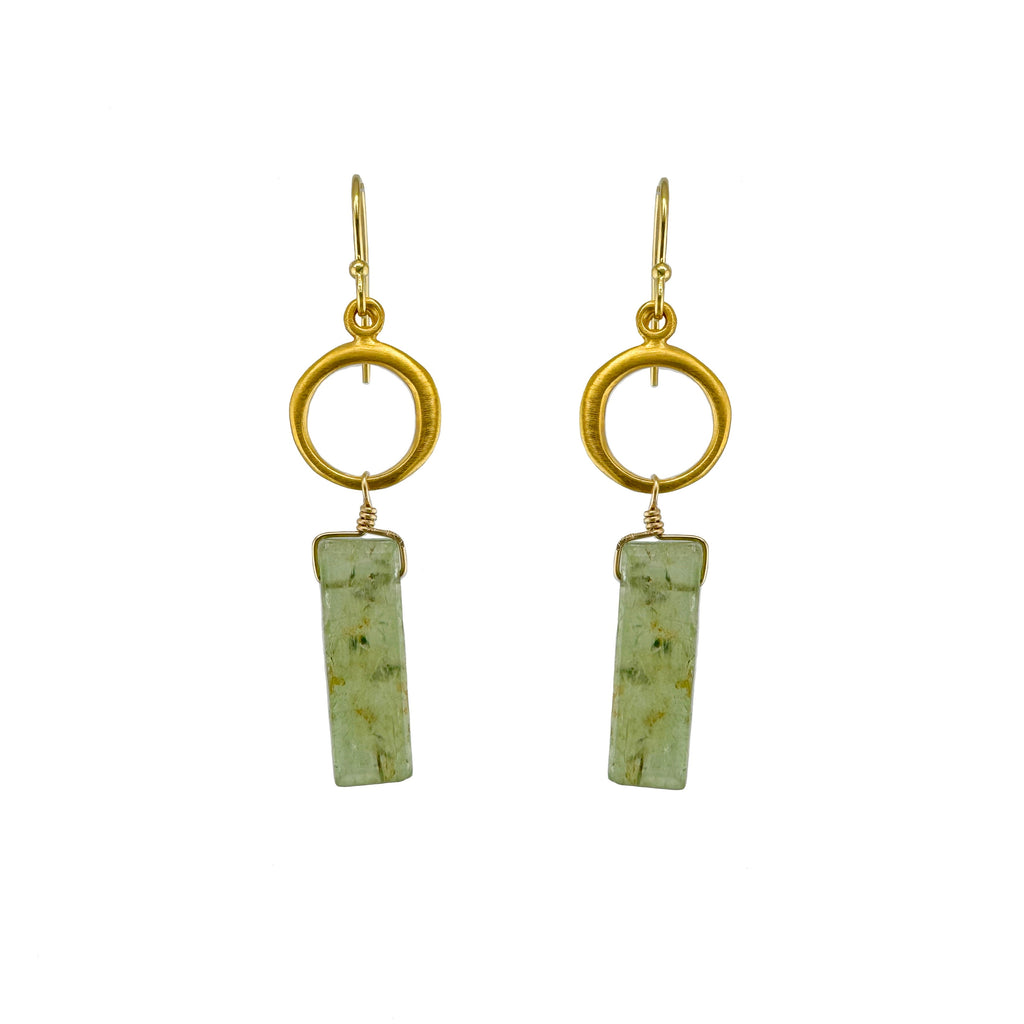 circle w. green kyanite earrings in gold vermeil