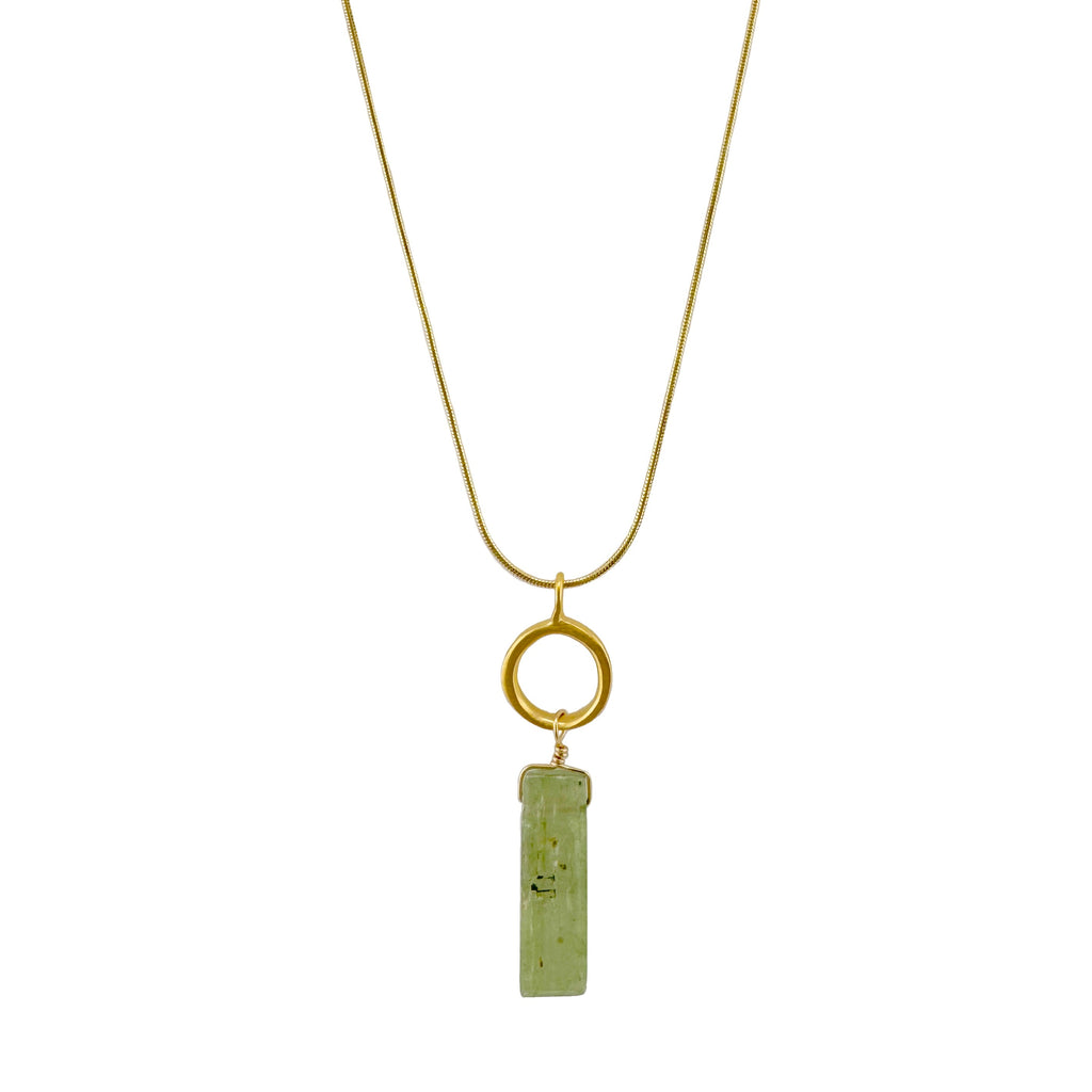 circle w. green kyanite necklace in gold vermeil