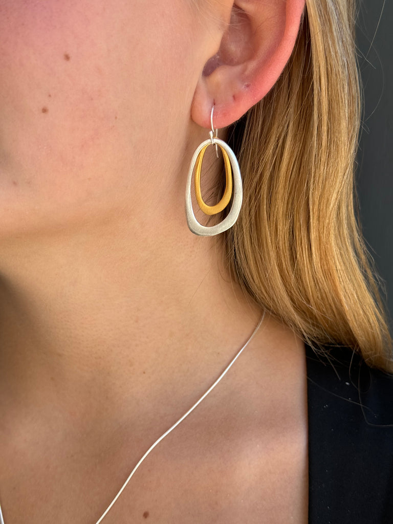 double ovals earrings in gold vermeil on the ear