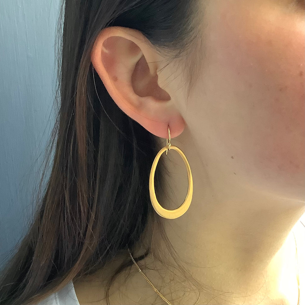 medium oval earrings in vermeil on the ear