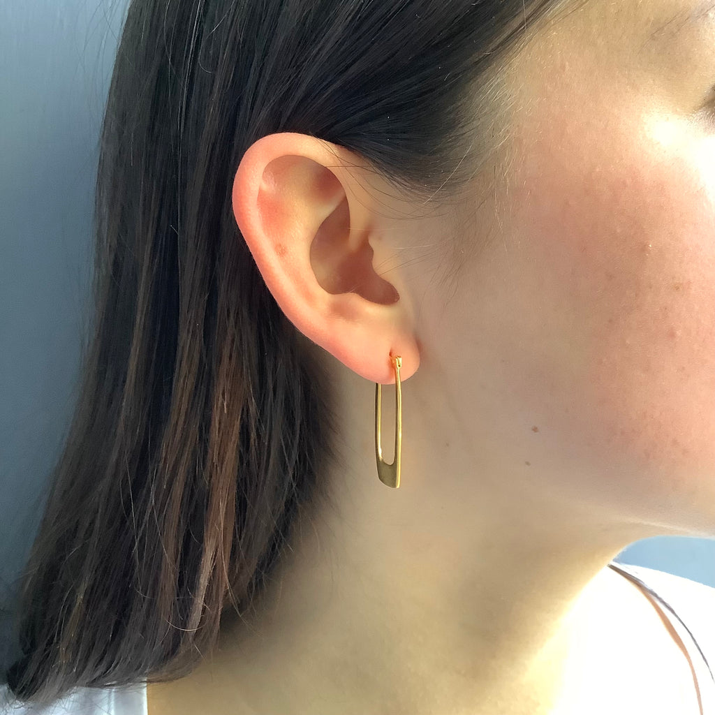 medium rectangle hoops earrings in vermeil on the ear