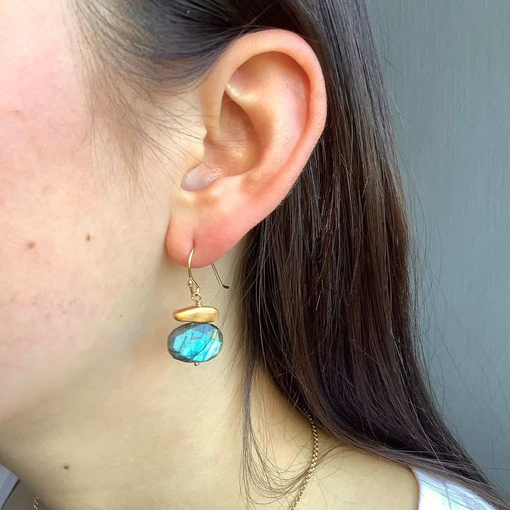nugget w. labradorite earrings in vermeil on the ear