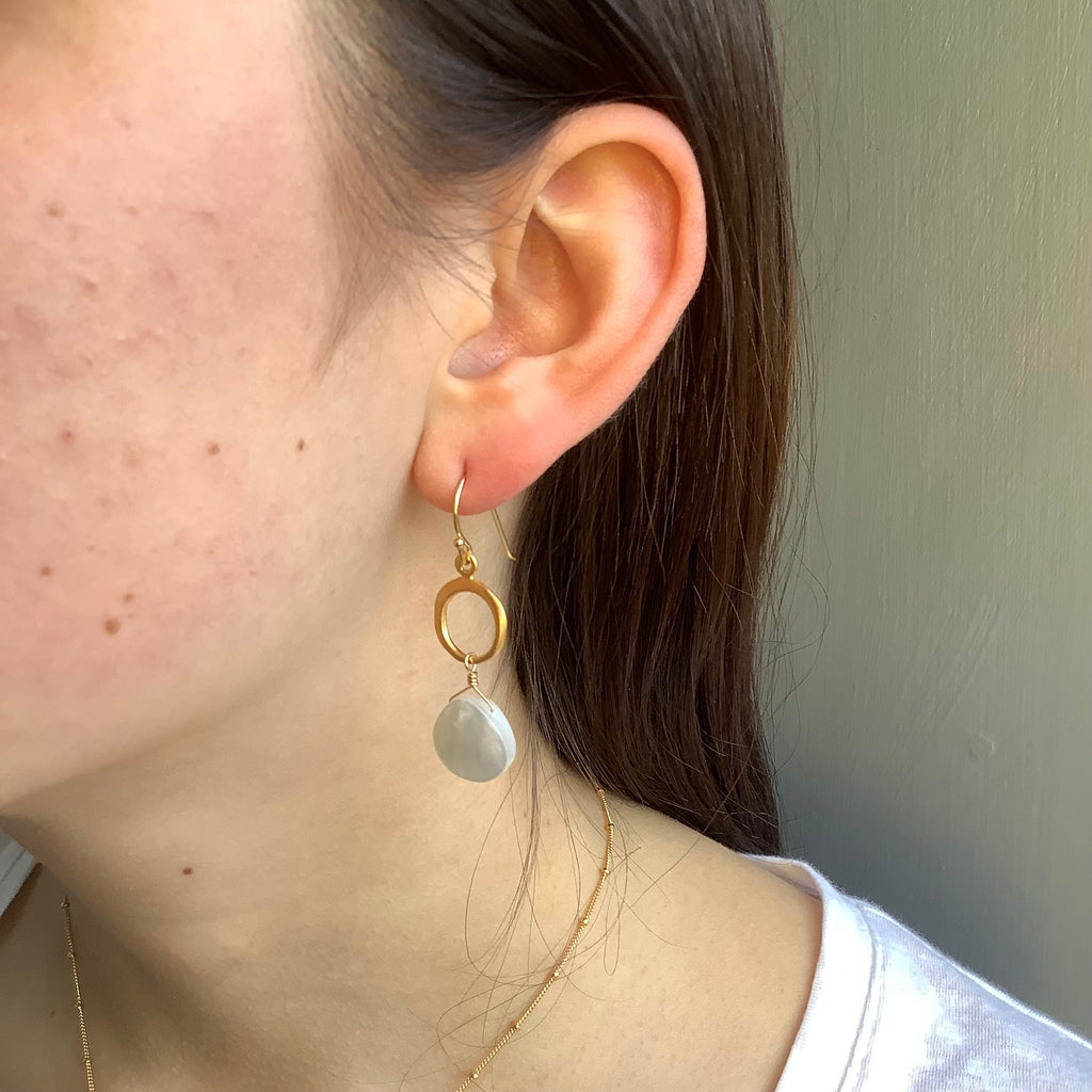 small circle w. white mother of pearl drops earrings in vermeil on the ear