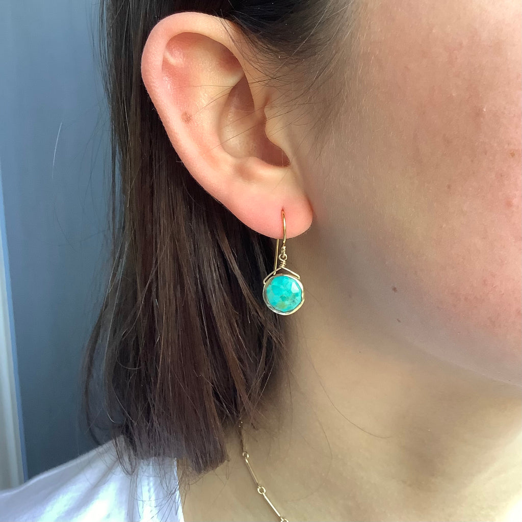 turquoise circles earrings in vermeil on the ear