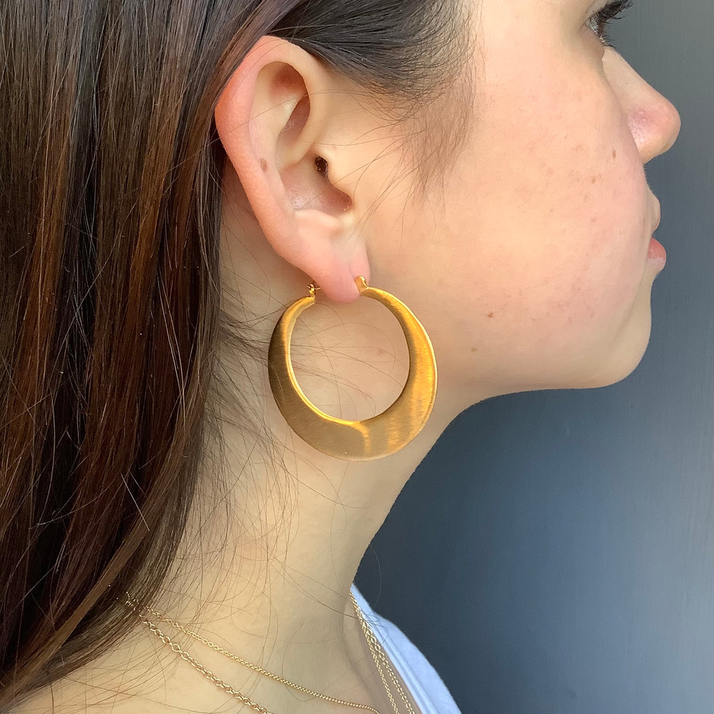 x-large circle hoops earrings in vermeil on the ear
